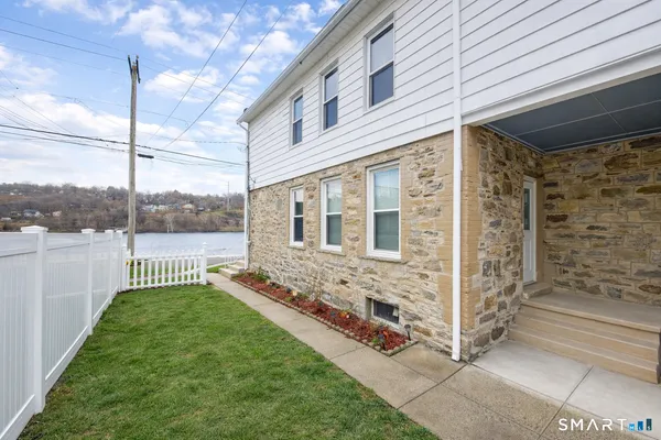 $2,000 | 301 Roosevelt Drive, Unit 1, Derby, CT 06418