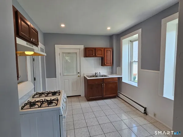 $2,000 | 301 Roosevelt Drive, Unit 1, Derby, CT 06418