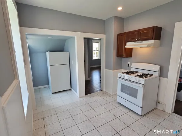 $2,000 | 301 Roosevelt Drive, Unit 1, Derby, CT 06418