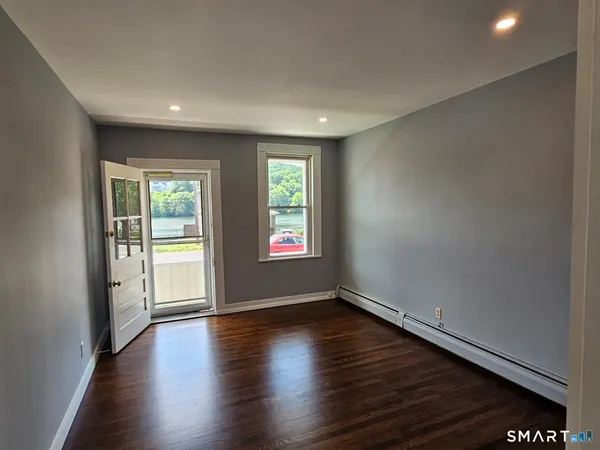 $2,000 | 301 Roosevelt Drive, Unit 1, Derby, CT 06418
