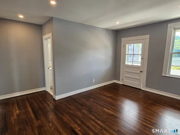 $2,000 | 301 Roosevelt Drive, Unit 1, Derby, CT 06418