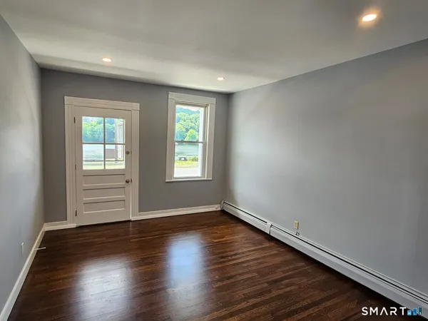 $2,000 | 301 Roosevelt Drive, Unit 1, Derby, CT 06418