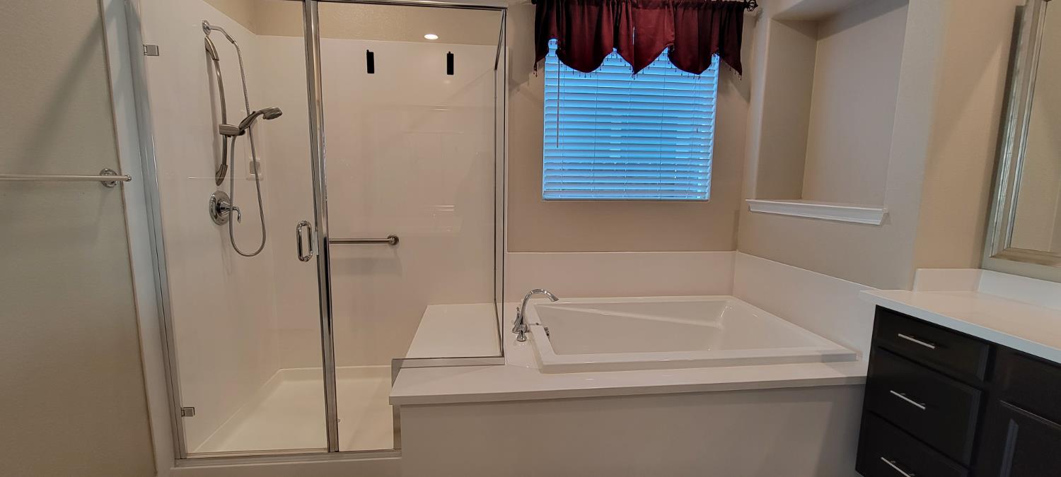 1052 Lavender Street Manteca, CA 95337 - Photo 16 of 29 Primary Shower and tub