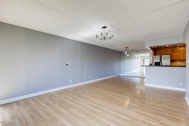 $1,800 | 475 Plum Creek Drive, Unit 303, Wheeling, IL 60090