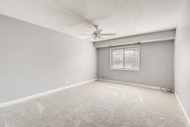 $1,800 | 475 Plum Creek Drive, Unit 303, Wheeling, IL 60090