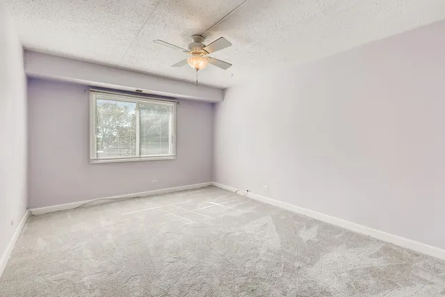 $1,800 | 475 Plum Creek Drive, Unit 303, Wheeling, IL 60090