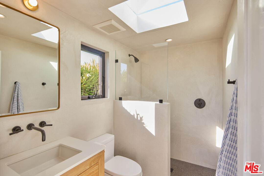 29500 Heathercliff Road, Unit 225 Malibu, CA 90265 - Photo 20 of 33