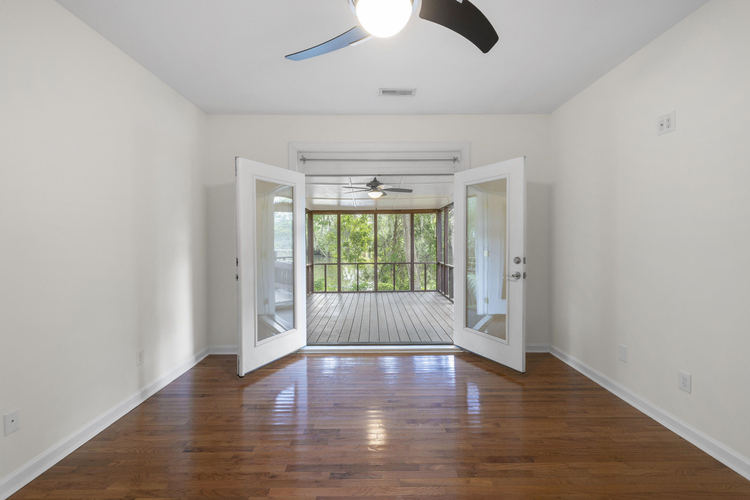2907 Foxhall Road Charleston, SC 29414 - Photo 27 of 63 32_2907 fox hall rd-(interior)-_mgc3656