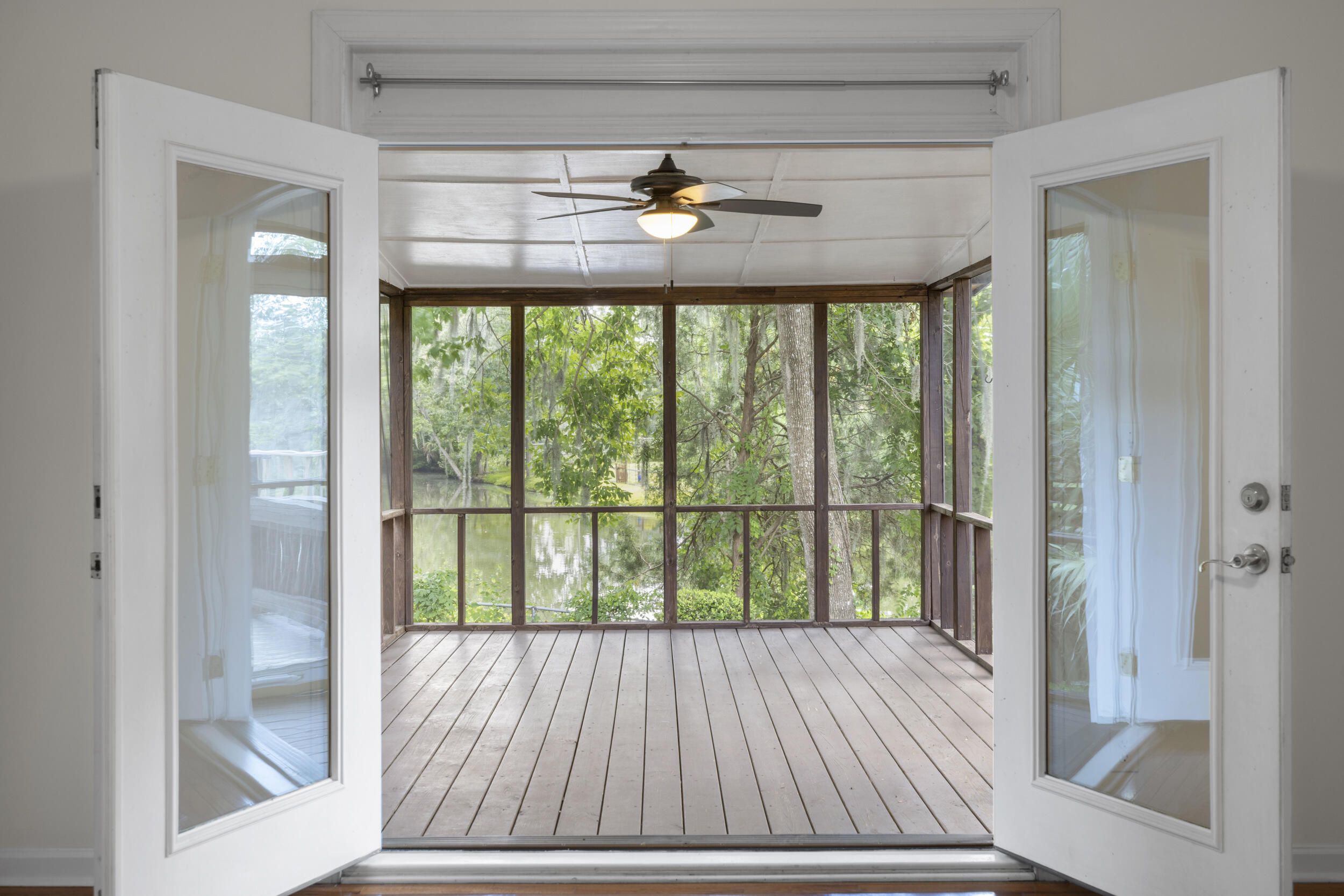 2907 Foxhall Road Charleston, SC 29414 - Photo 28 of 63 31_2907 fox hall rd-(interior)-_mgc3653