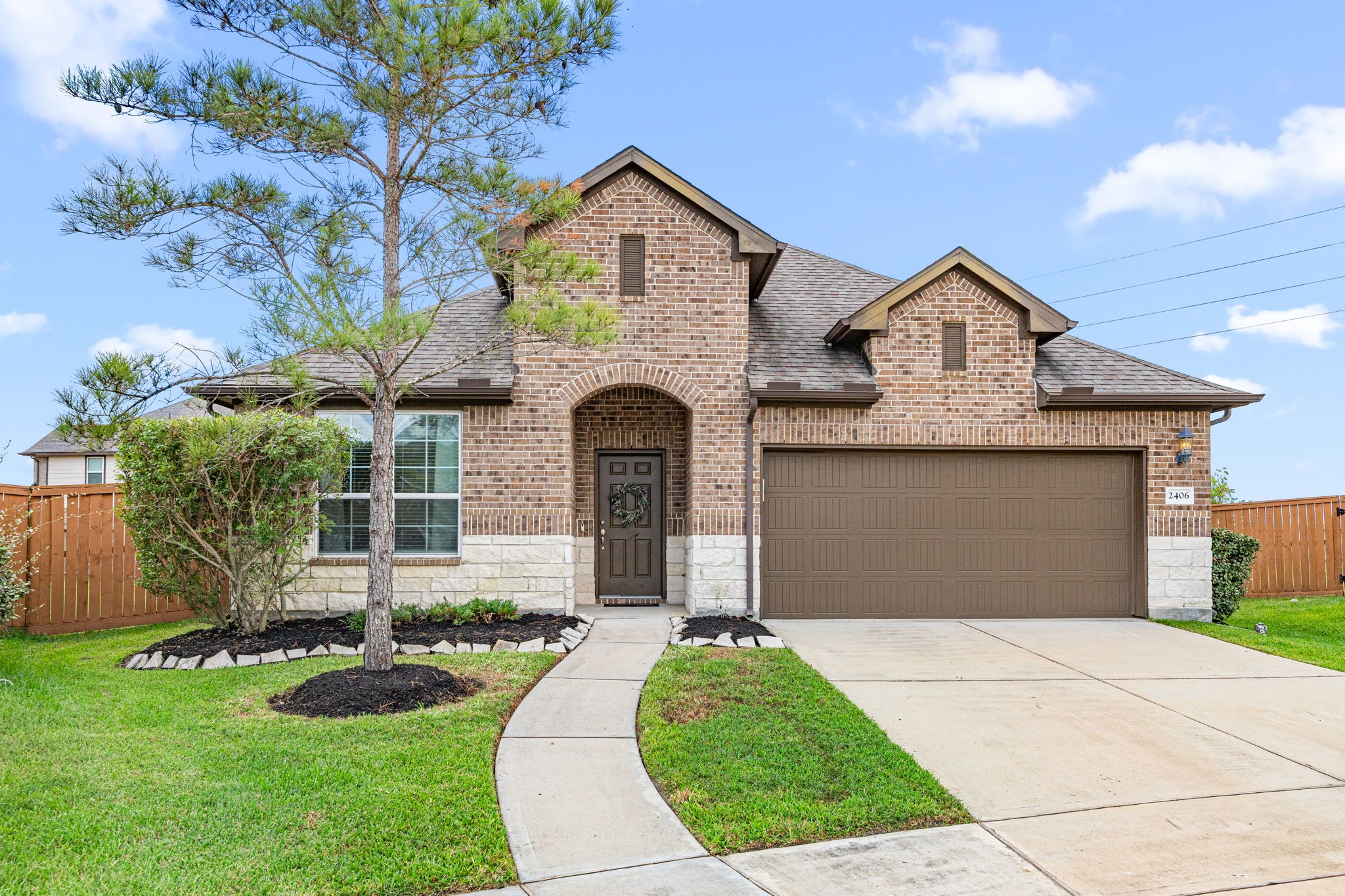 Great, one-story home with brick and stone elevation on an over-sized lot on a quiet cul-de-sac street in the master planned community of Sierra Vista.