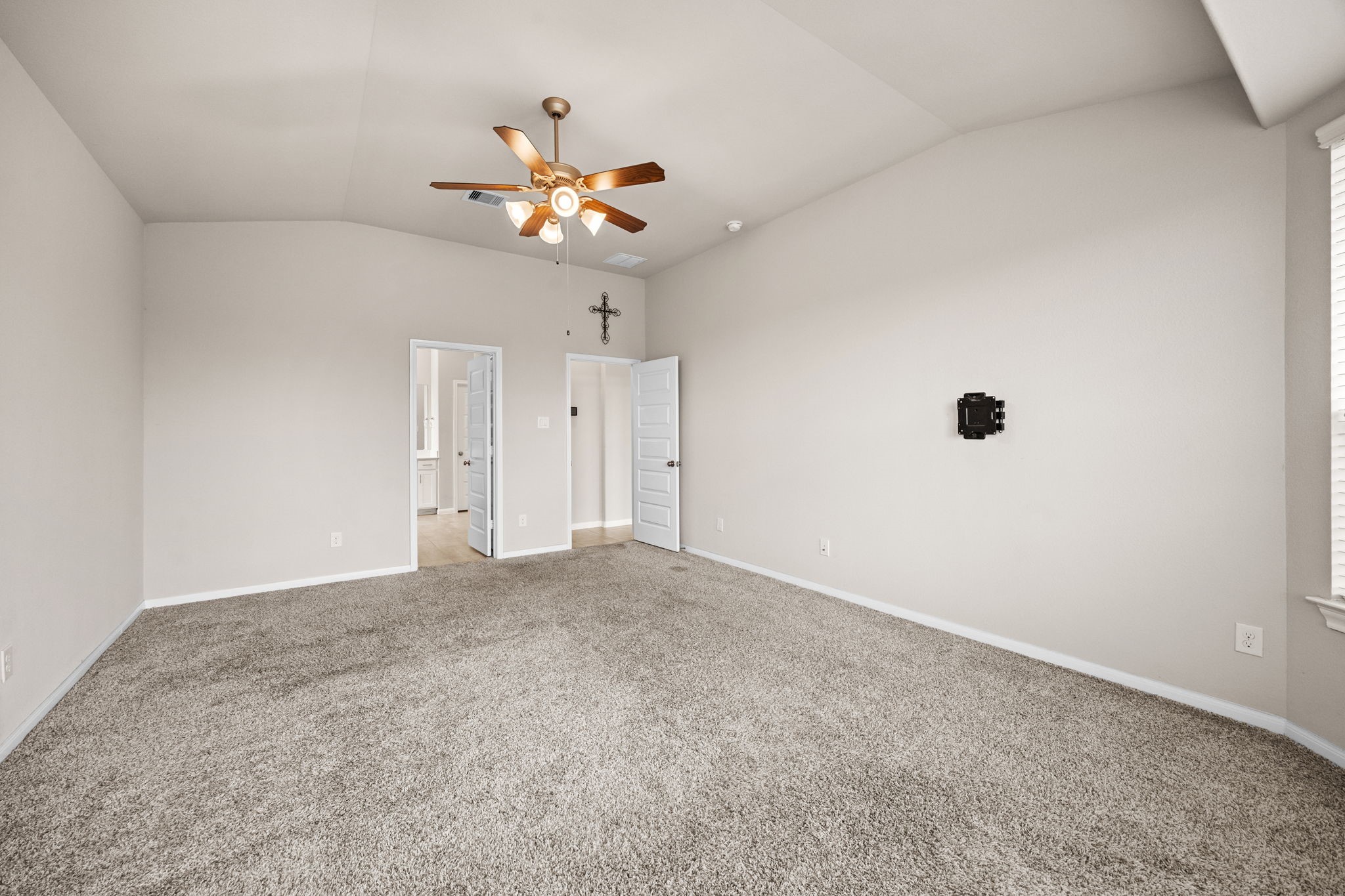 2406 Temple Crag Drive Rosharon, TX 77583 - Photo 14 of 26 Another view of the primary bedroom with a look in to its entry hallway and in to the ensuite bath.
