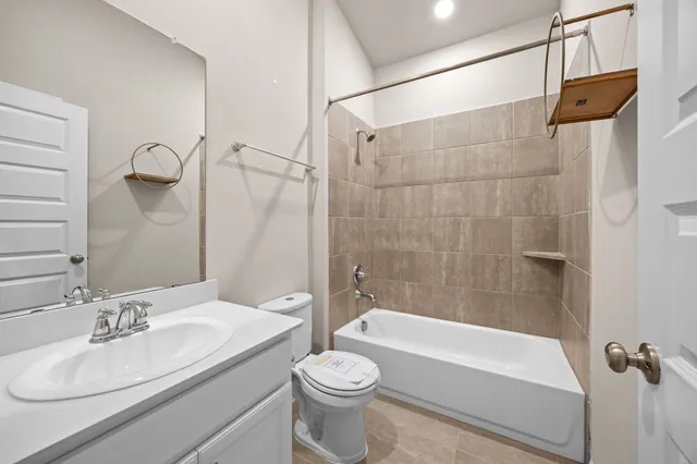 $325,000 | 2406 Temple Crag Drive, Rosharon, TX 77583