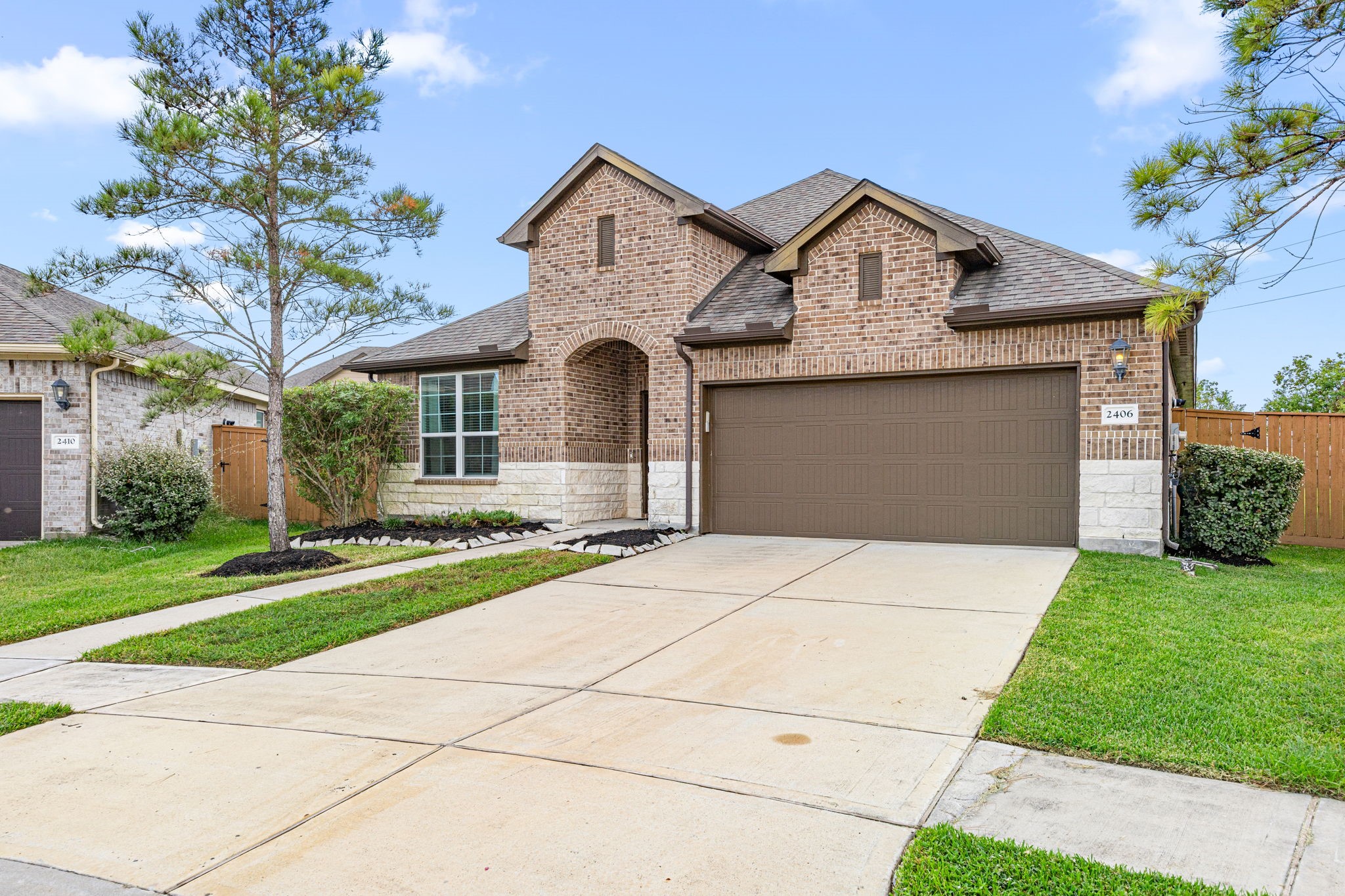 2406 Temple Crag Drive Rosharon, TX 77583 - Photo 2 of 26 A walkway from the street leads to the arched, covered front porch.