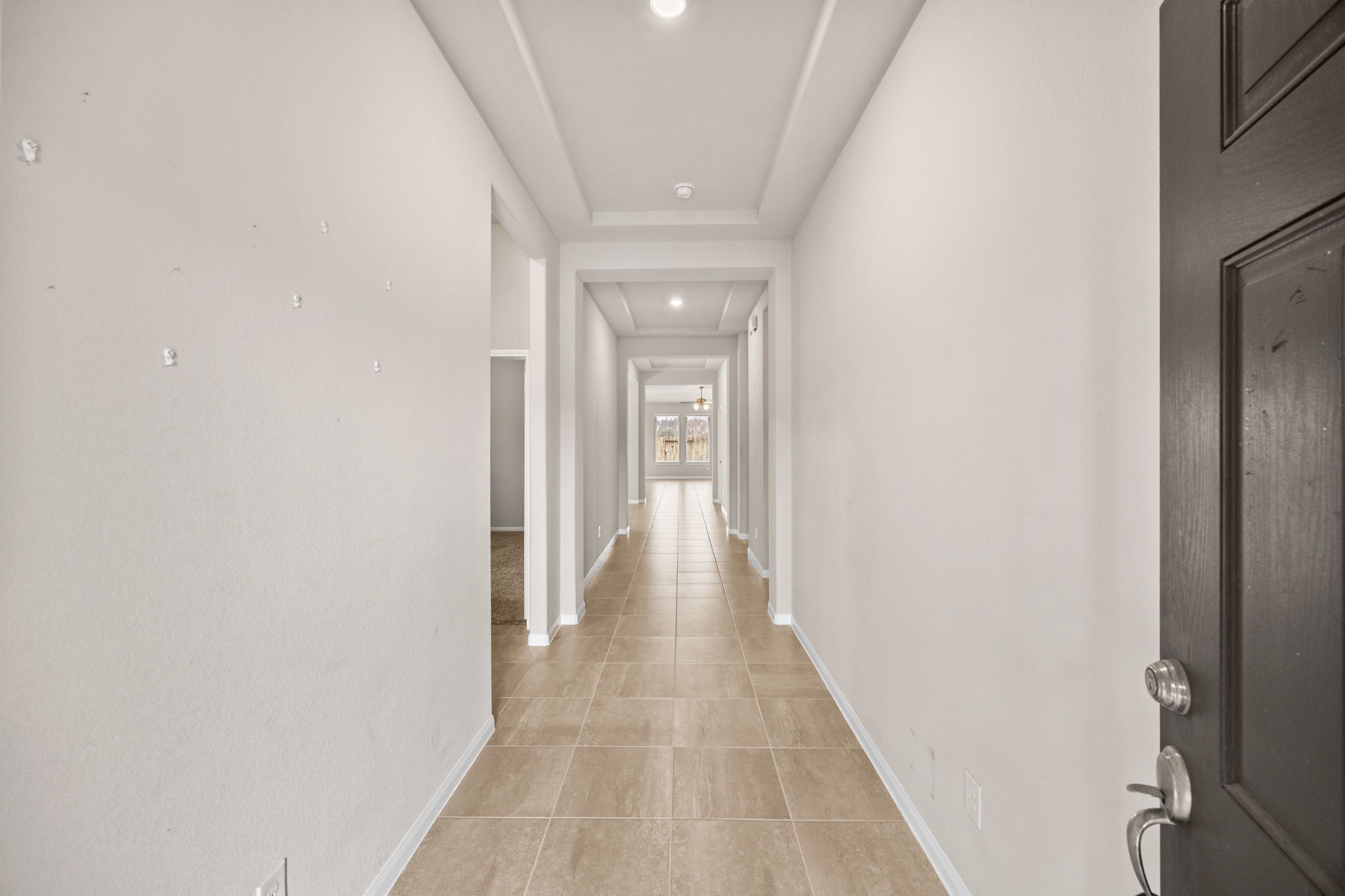 2406 Temple Crag Drive Rosharon, TX 77583 - Photo 3 of 26 Bright entry with tray ceilings and handsome, neutral tile that runs expansively through the front entry in to the family room and kitchen welcomes you in to this lovely home.