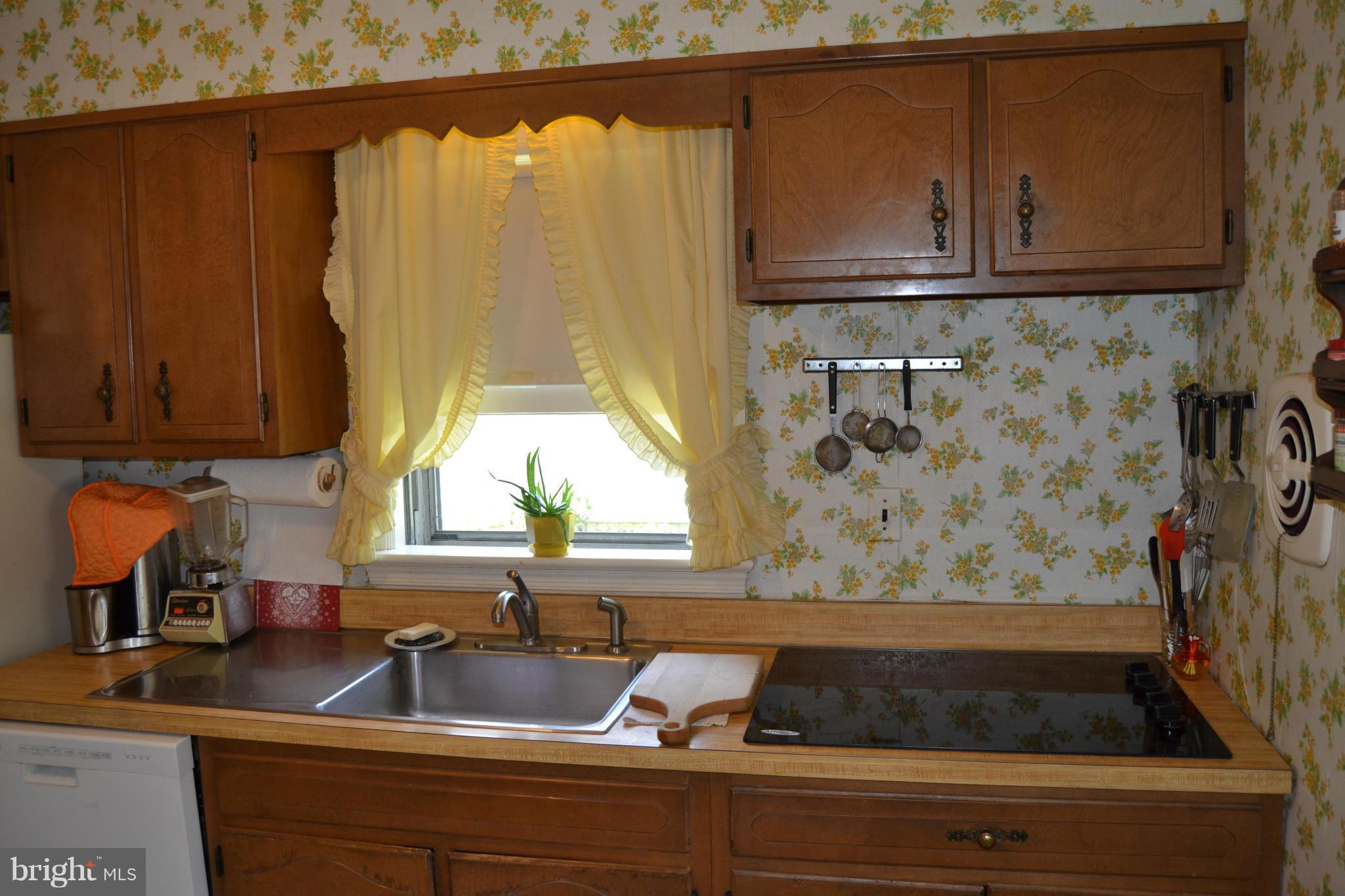 2613 Hughes Road Adelphi, MD 20783 - Photo 11 of 28 Kitchen