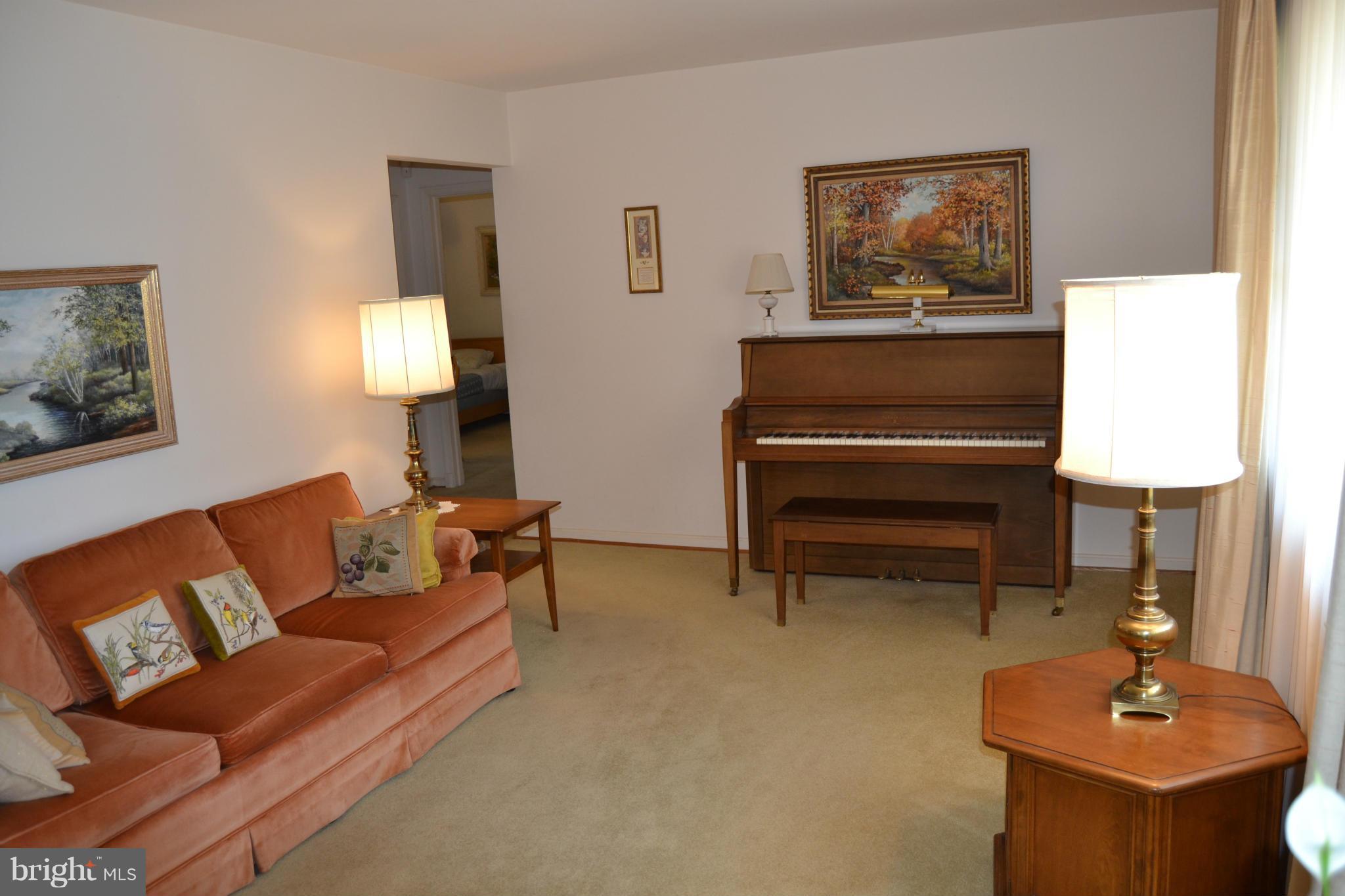2613 Hughes Road Adelphi, MD 20783 - Photo 14 of 28 Living Room