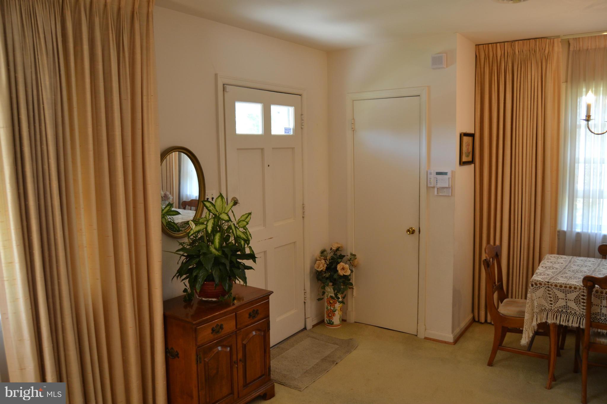 2613 Hughes Road Adelphi, MD 20783 - Photo 3 of 28 Foyer