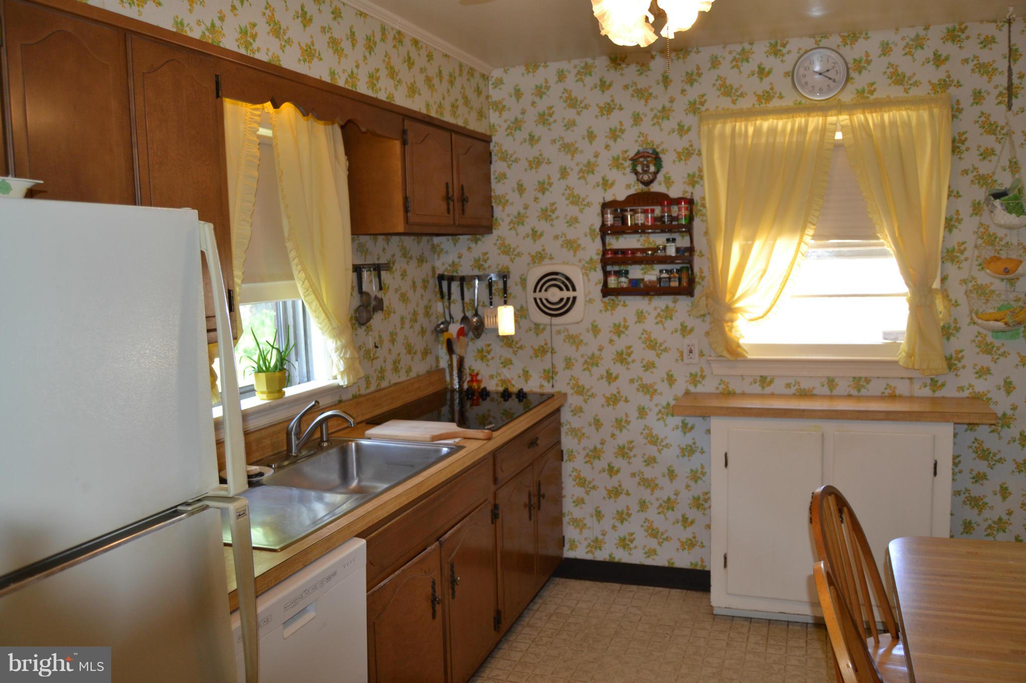 2613 Hughes Road Adelphi, MD 20783 - Photo 6 of 28 Kitchen