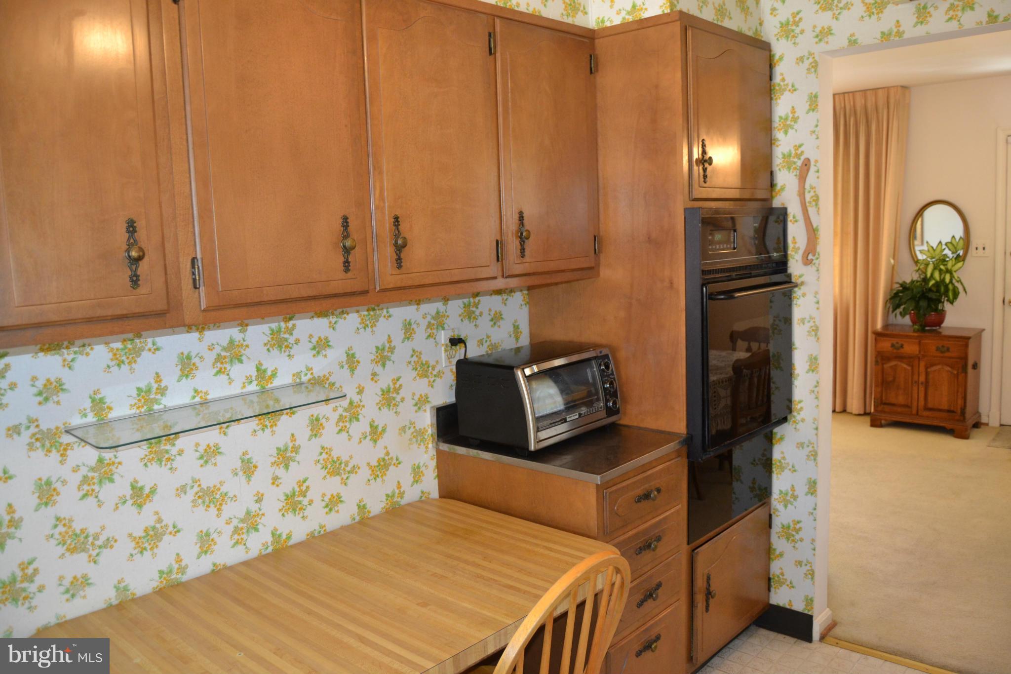 2613 Hughes Road Adelphi, MD 20783 - Photo 10 of 28 Table Space Kitchen