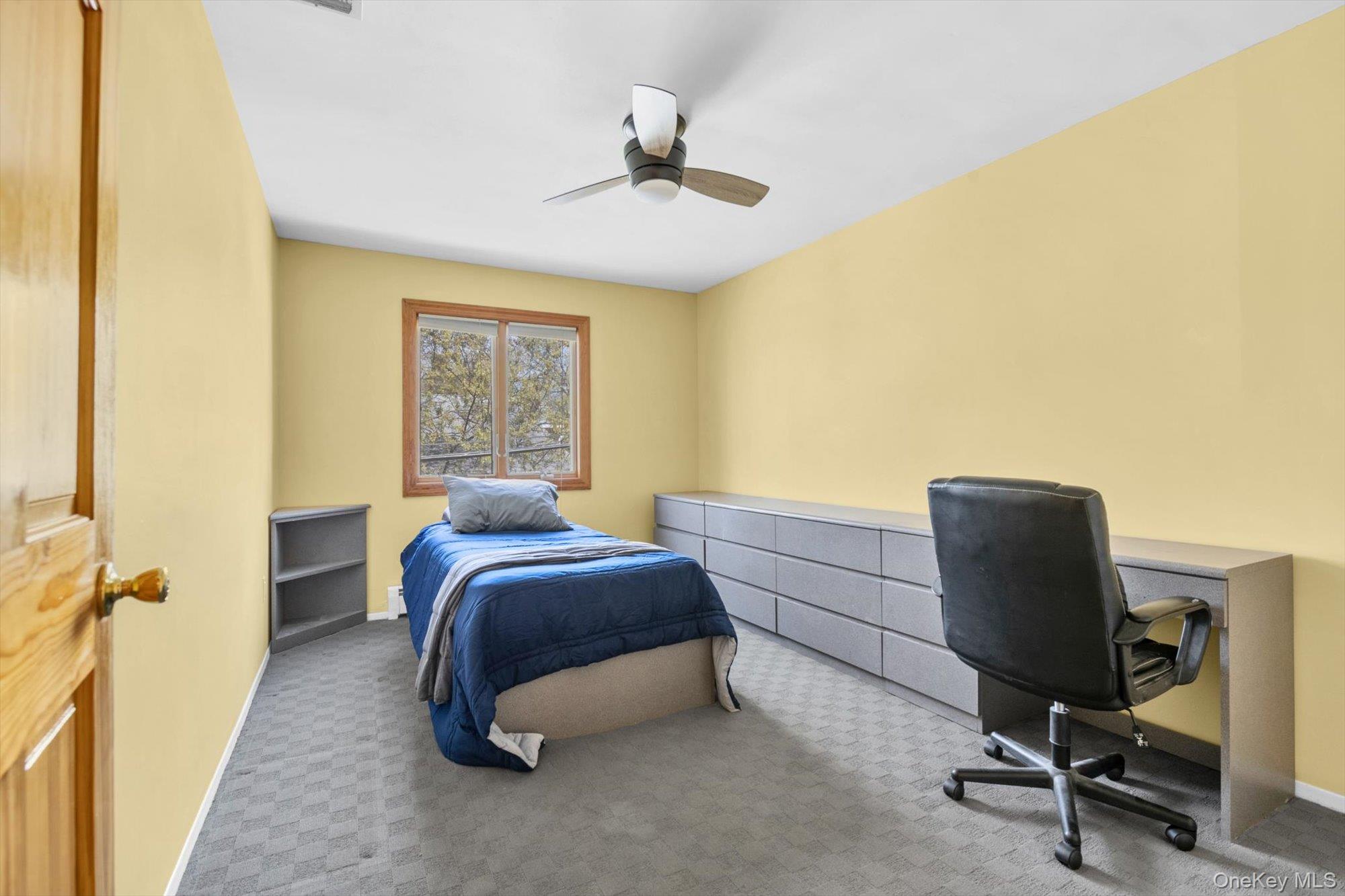 713 Hungry Harbor Road Valley Stream, NY 11581 - Photo 16 of 25 a bedroom with a workspace