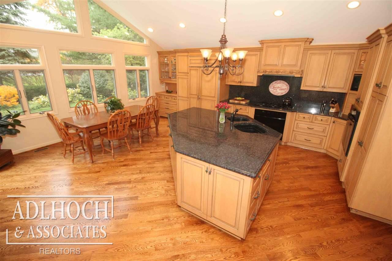 70 Merriweather Road Grosse Pointe, MI 48236 - Photo 9 of 34 31365128-8.JPG