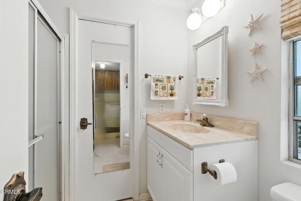 14 Tahquitz Court, Unit 213 Camarillo, CA 93012 - Photo 18 of 38 Guest bathroom