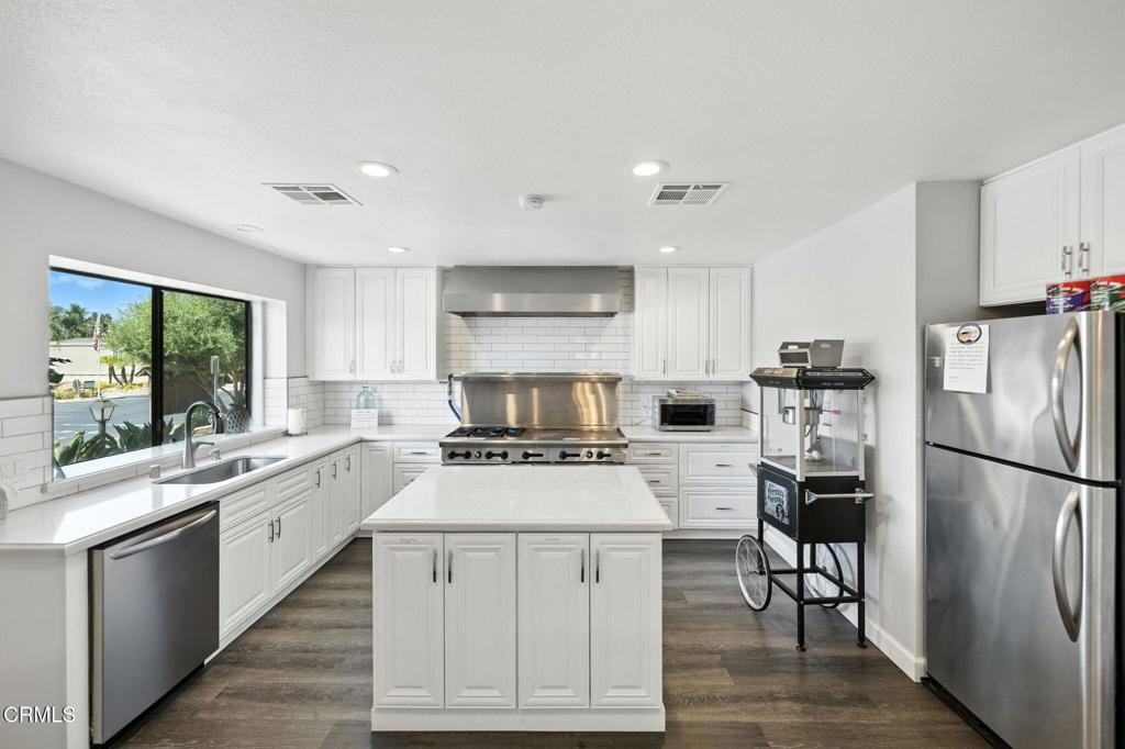 14 Tahquitz Court, Unit 213 Camarillo, CA 93012 - Photo 38 of 38 Clubhouse kitchen