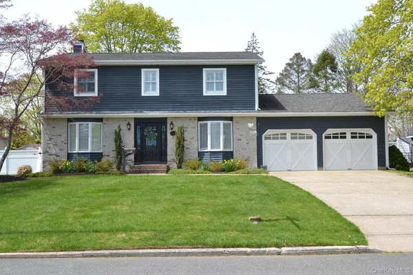 $899,990 | 30 Myrtle Lane, Patchogue, NY 11772
