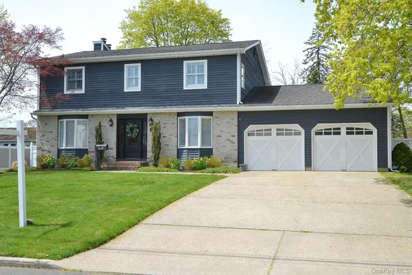 $899,990 | 30 Myrtle Lane, Patchogue, NY 11772
