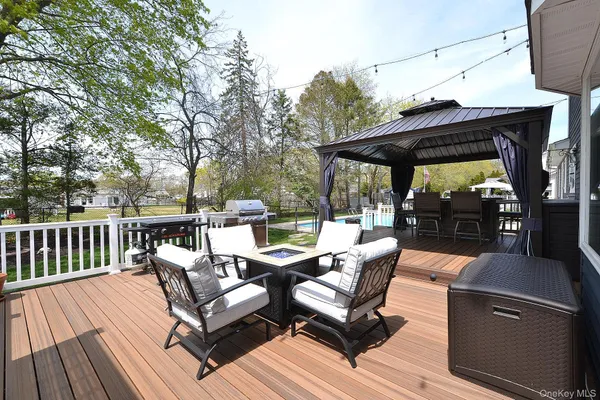 $899,990 | 30 Myrtle Lane, Patchogue, NY 11772