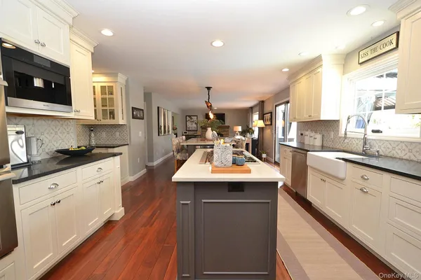 $899,990 | 30 Myrtle Lane, Patchogue, NY 11772