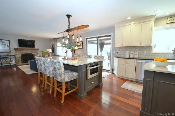 $899,990 | 30 Myrtle Lane, Patchogue, NY 11772