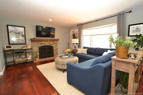 $899,990 | 30 Myrtle Lane, Patchogue, NY 11772