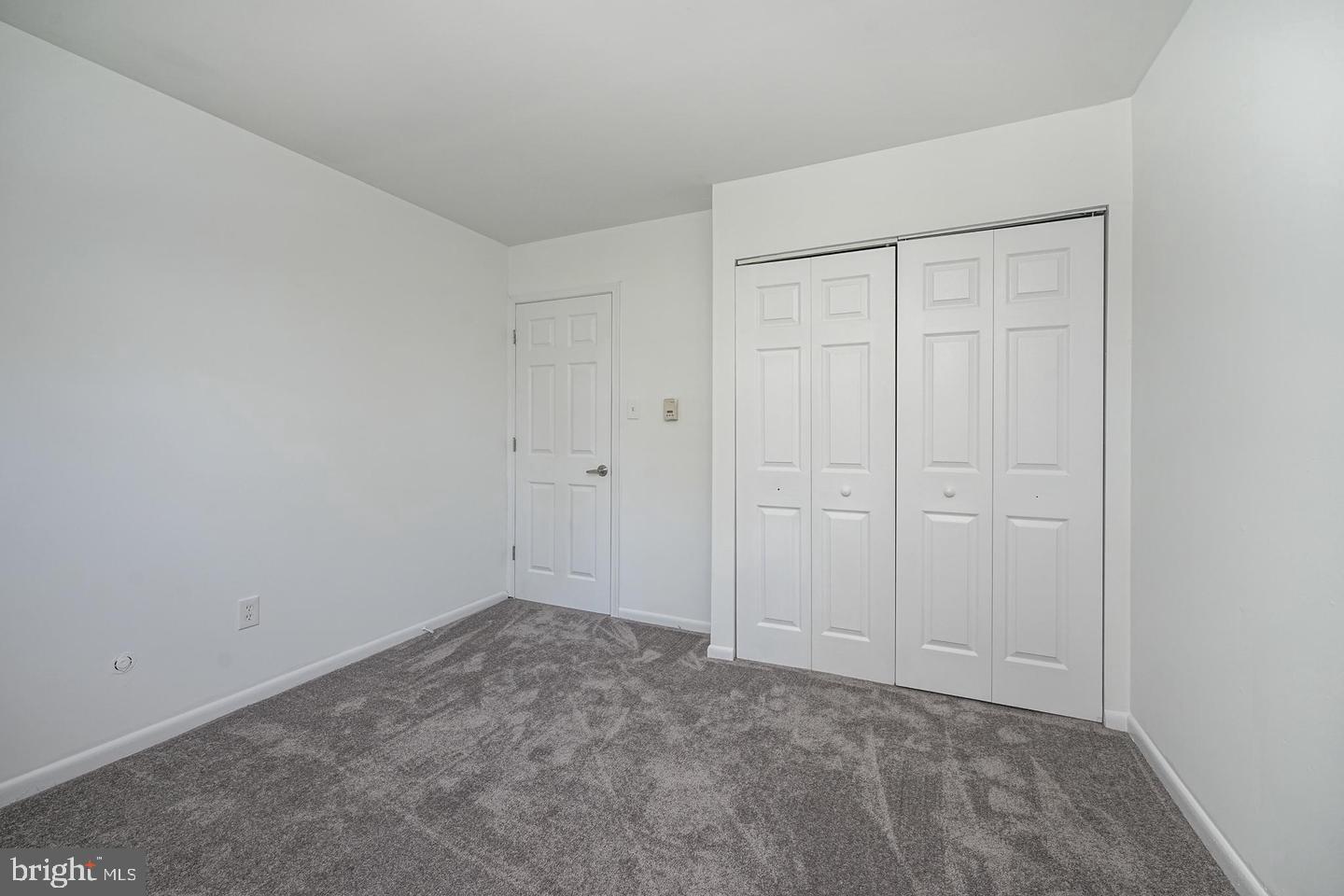 15 Kings Road Sicklerville, NJ 08081 - Photo 10 of 11 Bright and airy blank canvas room.