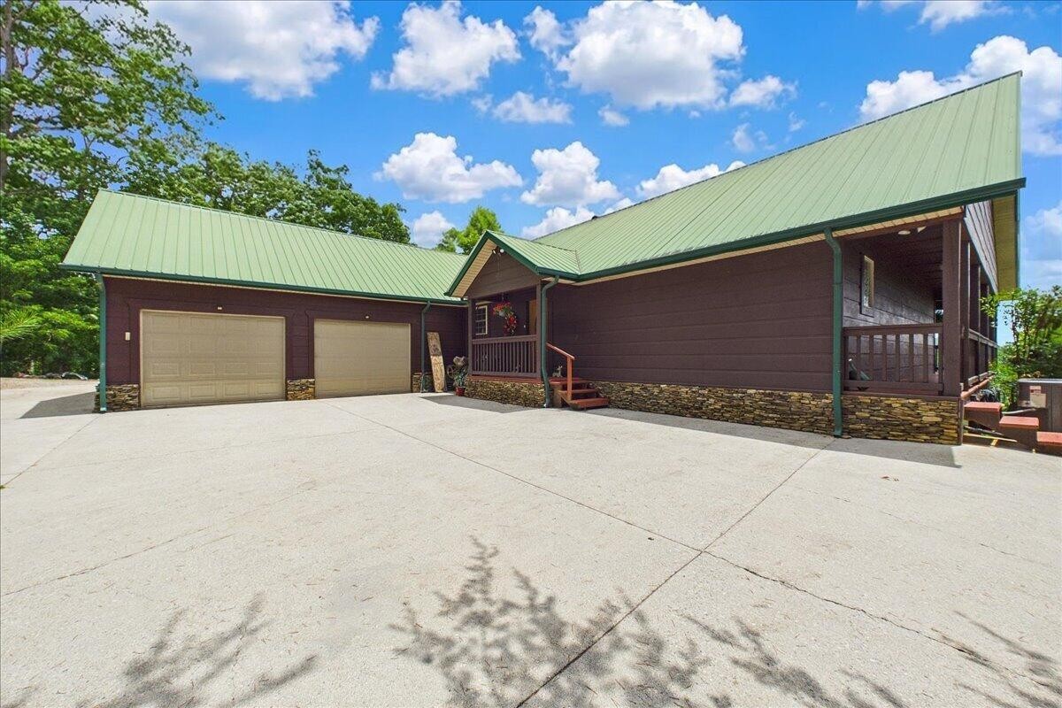 810 Belltown Road Tellico Plains, TN 37385 - Photo 3 of 53
