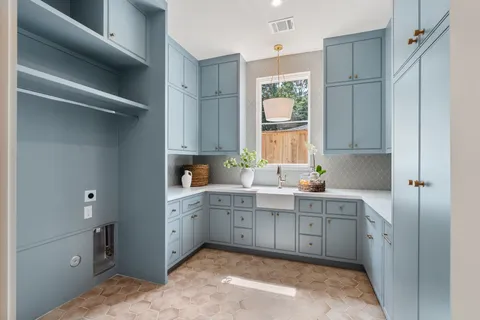 $3,275,000 | 6243 Briar Rose Drive, Houston, TX 77057