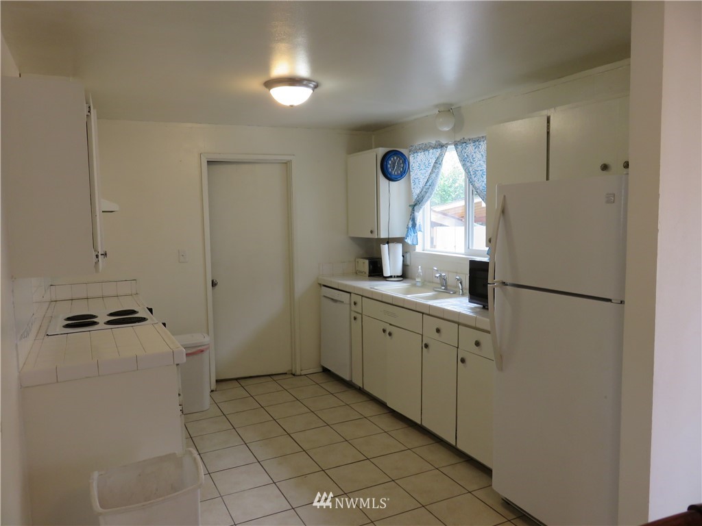 7002 East E Street Tacoma, WA 98404 - Photo 3 of 17