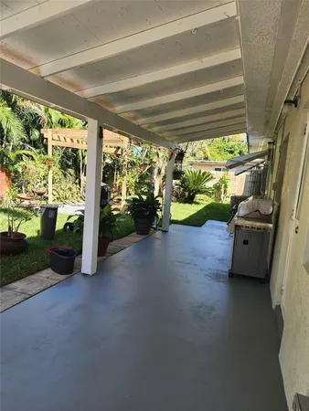a view of livingroom with furniture
