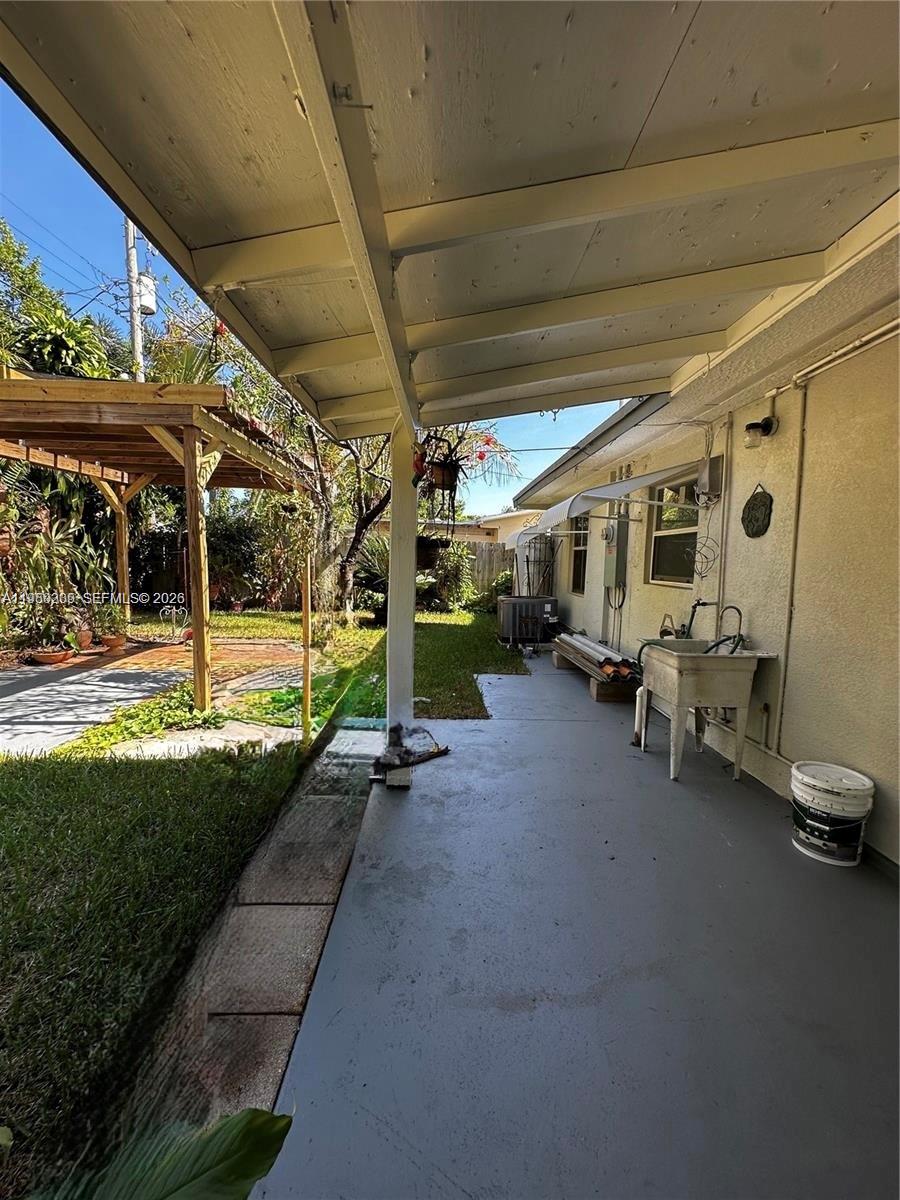 1561 Northeast 29th Street Pompano Beach, FL 33064 - Photo 15 of 16