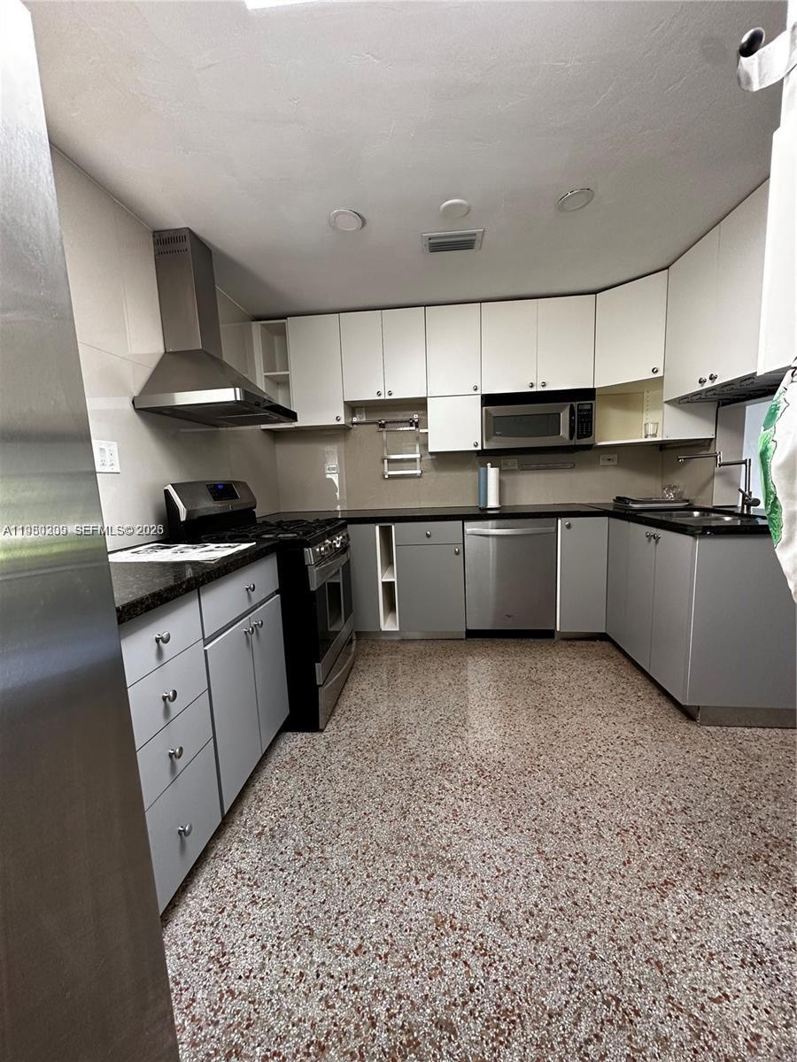 1561 Northeast 29th Street Pompano Beach, FL 33064 - Photo 5 of 16