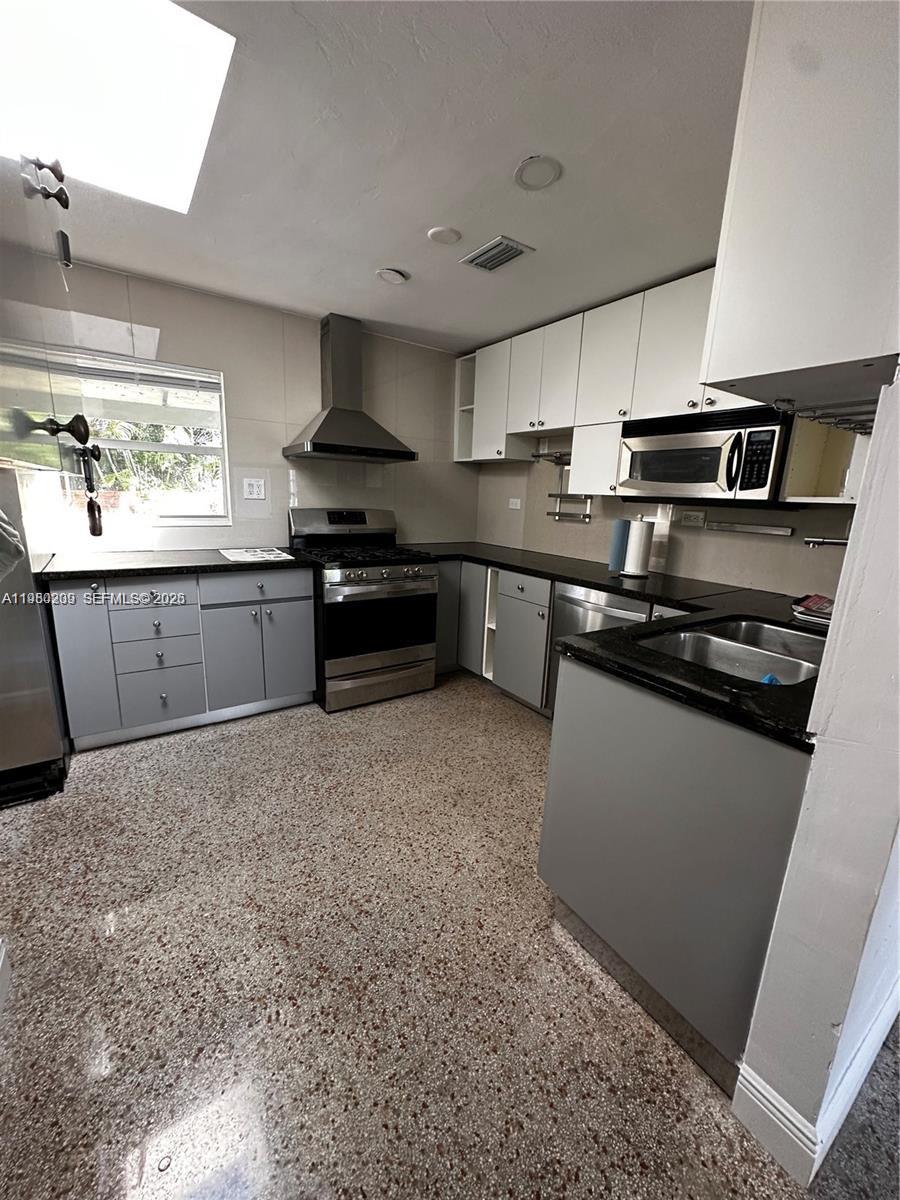 1561 Northeast 29th Street Pompano Beach, FL 33064 - Photo 10 of 16