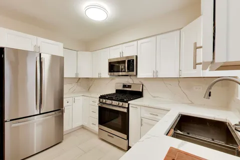 $2,800 | 8212 West Walsh Lane, Unit 1, River Grove, IL 60171