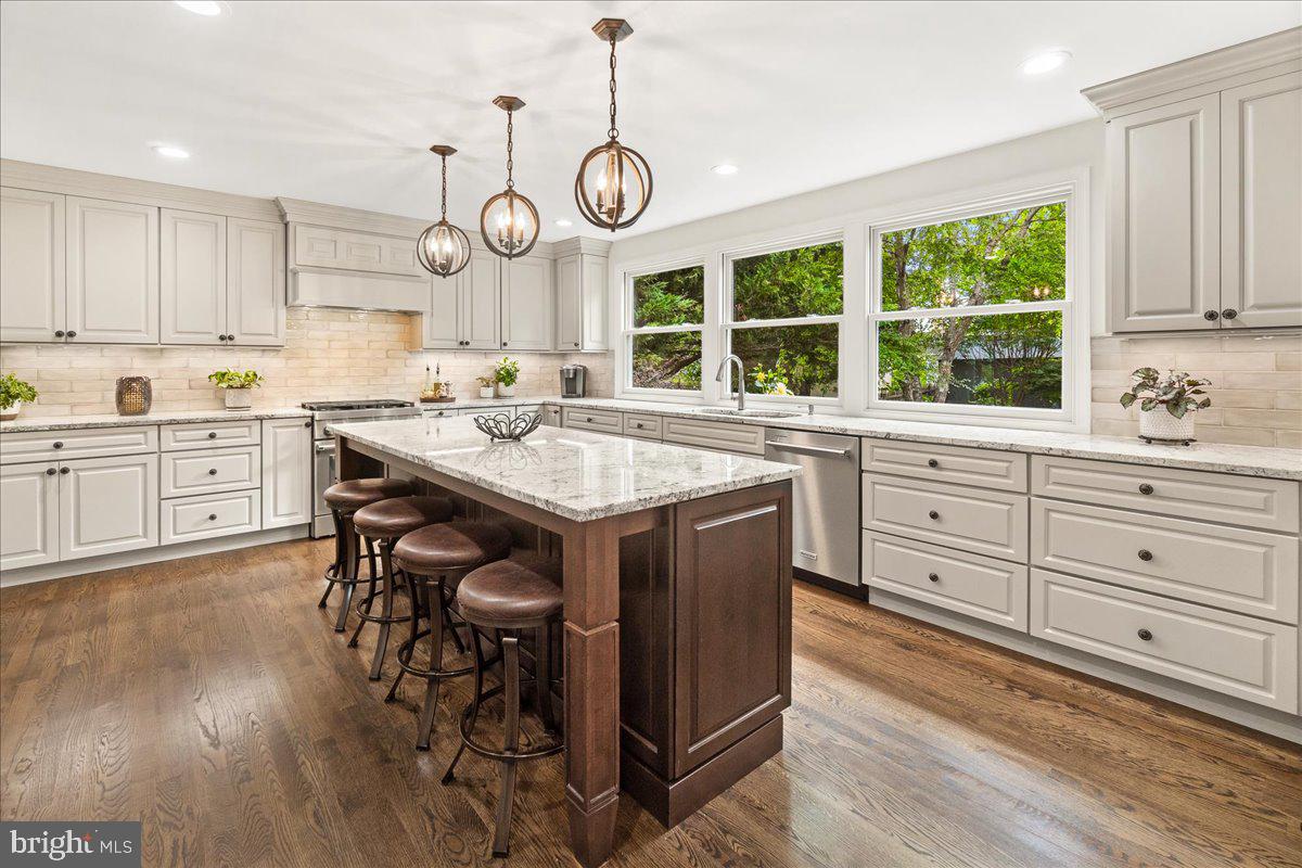 2428 Cobblestone Way Frederick, MD 21702 - Photo 12 of 83 Custom pendant lighting