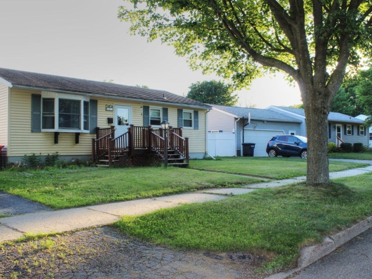 25 Randy Lane Burlington, VT 05408 - Photo 2 of 9