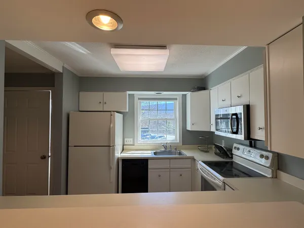 $2,500 | 158 Riverside Townhouses Road, Unit 7, Manchester, VT 05255