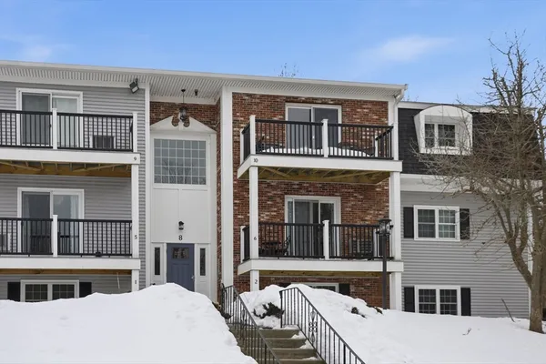 $225,000 | 8 Chapel Hill Drive, Unit 2, Plymouth, MA 02360