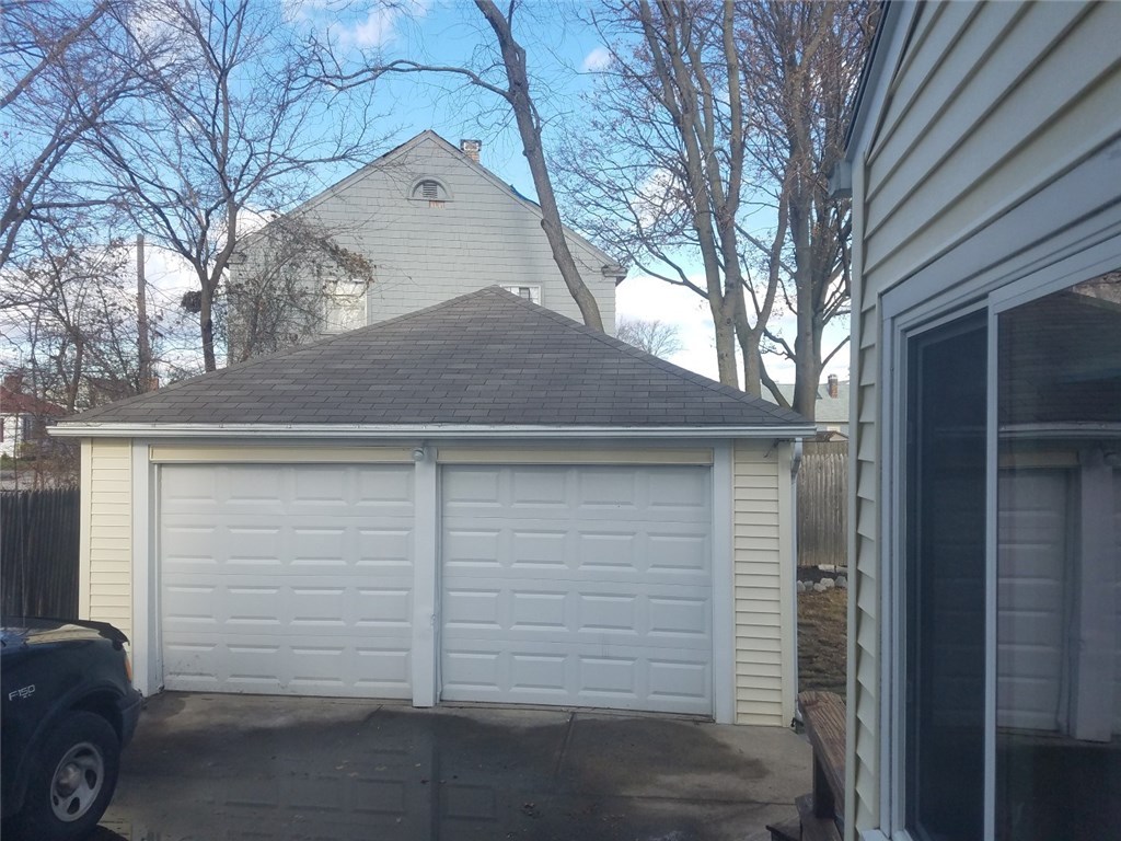 91 Calaman Road Cranston, RI 02910 - Photo 3 of 11