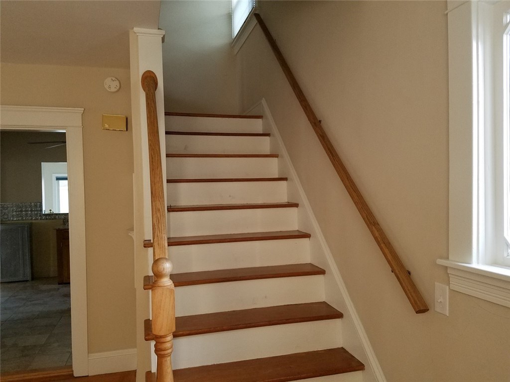 91 Calaman Road Cranston, RI 02910 - Photo 8 of 11