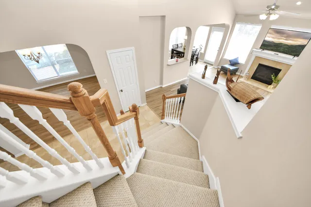 a view of entryway and workspace