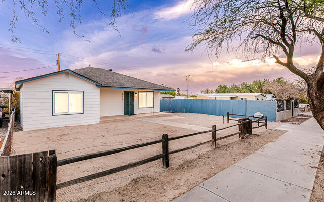 630 Solana Avenue Ajo, AZ 85321 - Photo 11 of 41 a view of a terrace with sitting area